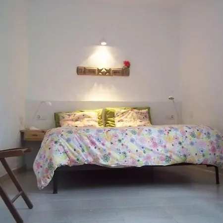 Sleeps 4 Wifi Villa