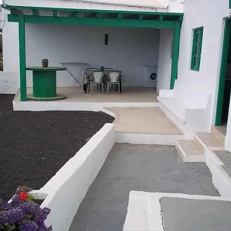 Villa Sleeps 4 Wifi Haria