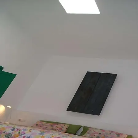 Sleeps 4 Wifi *