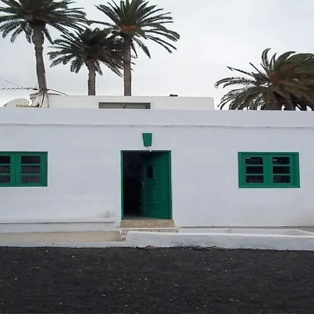 Sleeps 4 Wifi Villa